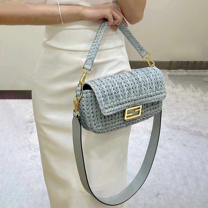fendi baguette woven raffia shoulder bag